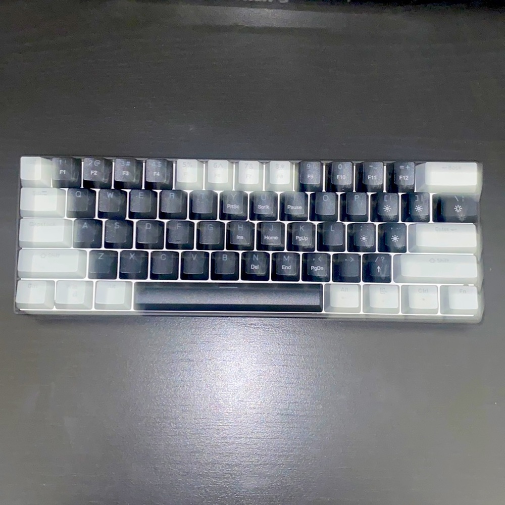 GK61 gaming keyboard 60% , come will wire and has RGB lights